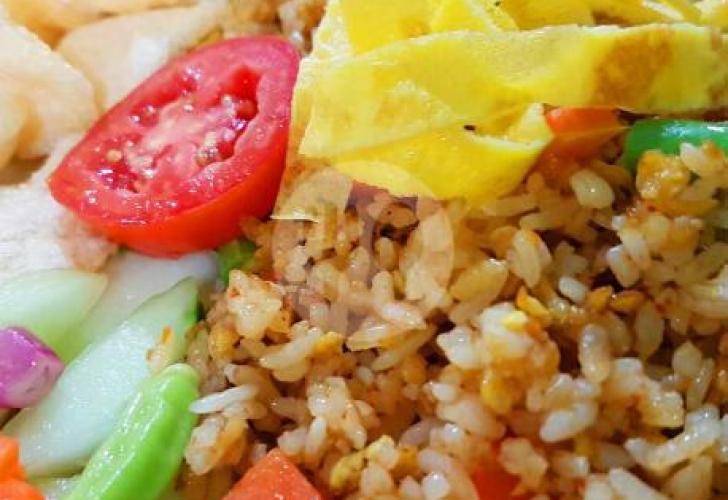Nasi Goreng Pak Limi: Rasa yang Menggigit Jiwa di Jantung Cilacap